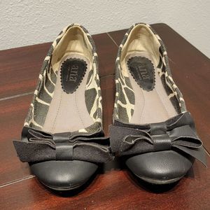 Womens A.N.A Giraffe print flats in size 6.5